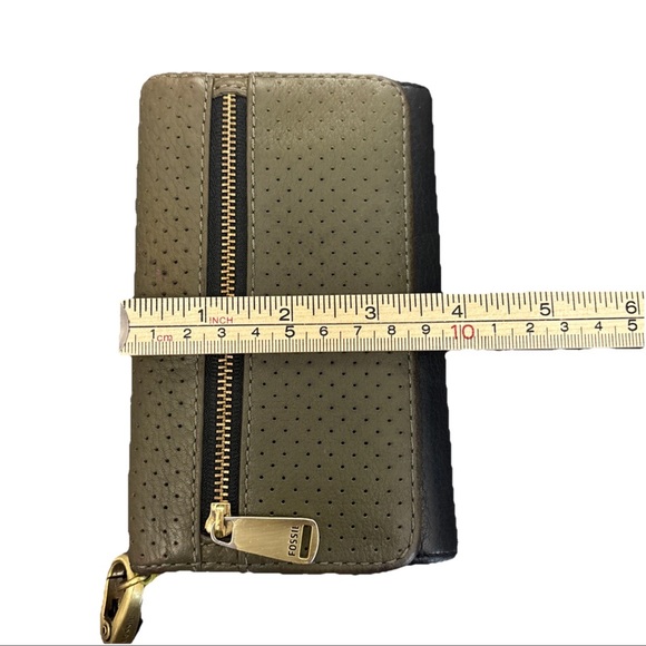 FOSSIL PRESTON PERFORATED PEBBLE LEATHER WRISTLET WALLET‎ OLIVE GREEN/BLACK 6”L - Picture 14 of 16